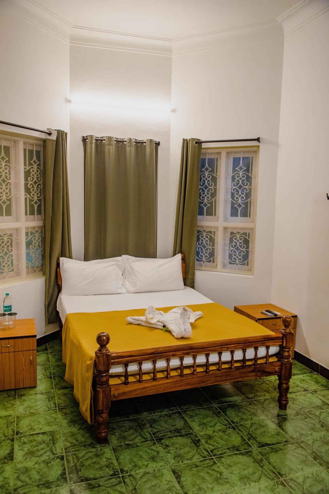 Maison Blanche Near Rock Beach Hotel Pondicherry Exterior photo